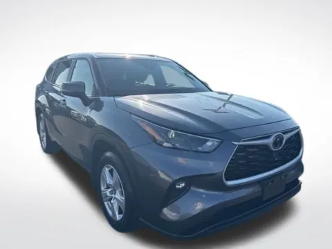 Another view of 2024 Toyota Highlander LE for sale in Kalamazoo, MI at Zeigler BMW of Kalamazoo