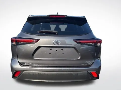 More photos of 2024 Toyota Highlander LE at Zeigler BMW of Kalamazoo, MI