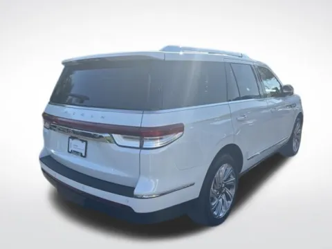 More photos of 2024 Lincoln Navigator Reserve at Zeigler BMW of Kalamazoo, MI