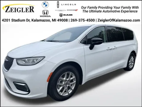 White 2024 Chrysler Pacifica Touring L for sale in Kalamazoo, MI