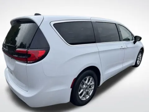 More photos of 2024 Chrysler Pacifica Touring L at Zeigler BMW of Kalamazoo, MI