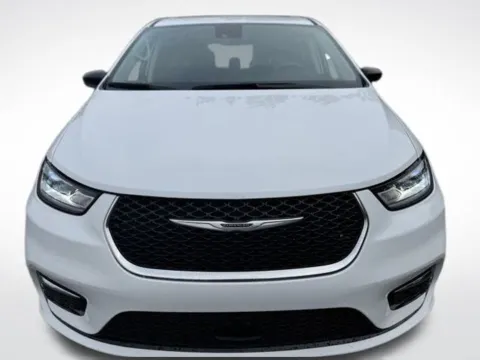 Photos of 2024 Chrysler Pacifica Touring L for sale in Kalamazoo, MI at Zeigler BMW of Kalamazoo