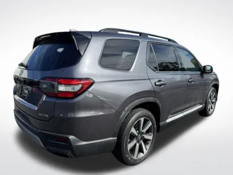 More photos of 2023 Honda Pilot Elite at Zeigler BMW of Kalamazoo, MI