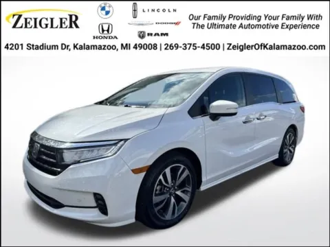 White 2023 Honda Odyssey Touring for sale in Kalamazoo, MI