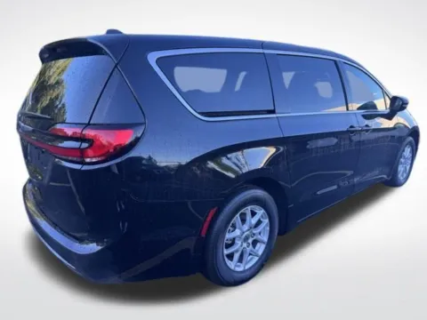 More photos of 2024 Chrysler Pacifica Touring L at Zeigler BMW of Kalamazoo, MI