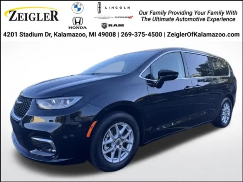 Black 2024 Chrysler Pacifica Touring L for sale in Kalamazoo, MI