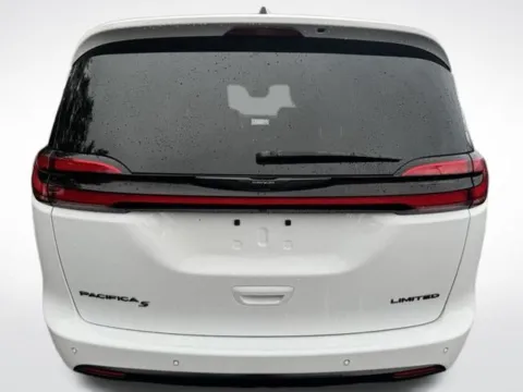 More photos of 2025 Chrysler Pacifica Limited at Zeigler BMW of Kalamazoo, MI