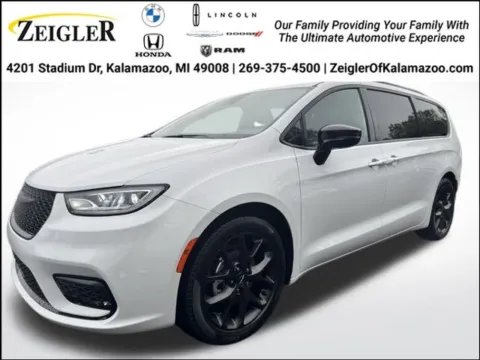 White 2025 Chrysler Pacifica Limited for sale in Kalamazoo, MI