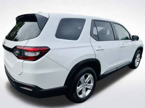 More photos of 2024 Honda Pilot LX at Zeigler BMW of Kalamazoo, MI