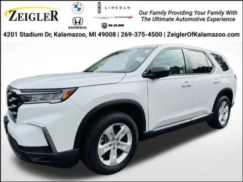 White 2024 Honda Pilot LX for sale in Kalamazoo, MI