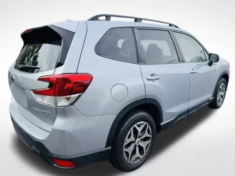 More photos of 2022 Subaru Forester Premium at Zeigler BMW of Kalamazoo, MI