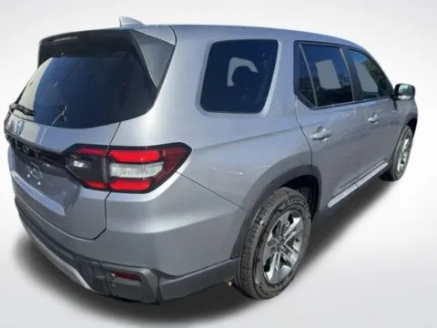 More photos of 2025 Honda Pilot EX-L at Zeigler BMW of Kalamazoo, MI
