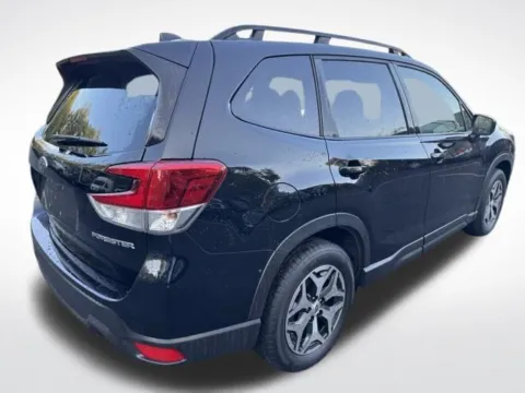 More photos of 2023 Subaru Forester Premium at Zeigler BMW of Kalamazoo, MI