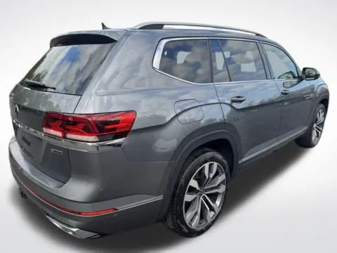 More photos of 2022 Volkswagen Atlas 3.6L V6 SEL Premium R-Line at Zeigler BMW of Kalamazoo, MI