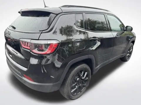 More photos of 2022 Jeep Compass Altitude at Zeigler BMW of Kalamazoo, MI