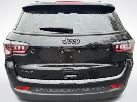 More photos of 2022 Jeep Compass Altitude at Zeigler BMW of Kalamazoo, MI