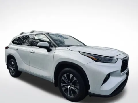 Another view of 2022 Toyota Highlander XLE for sale in Kalamazoo, MI at Zeigler BMW of Kalamazoo