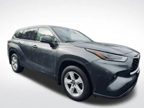 Another view of 2022 Toyota Highlander LE for sale in Kalamazoo, MI at Zeigler BMW of Kalamazoo