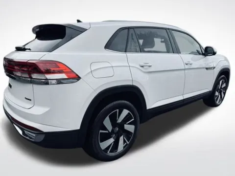 More photos of 2024 Volkswagen Atlas Cross Sport 2.0T SE w/Technology at Zeigler BMW of Kalamazoo, MI