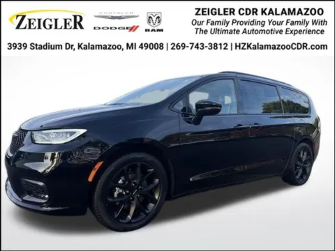 Black 2025 Chrysler Pacifica Limited for sale in Kalamazoo, MI
