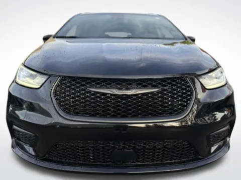 Photos of 2025 Chrysler Pacifica Limited for sale in Kalamazoo, MI at Zeigler BMW of Kalamazoo