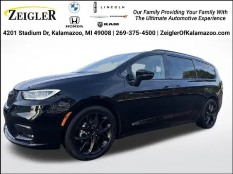 Black 2025 Chrysler Pacifica Limited for sale in Kalamazoo, MI