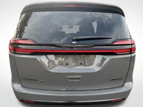 More photos of 2025 Chrysler Pacifica Limited at Zeigler BMW of Kalamazoo, MI