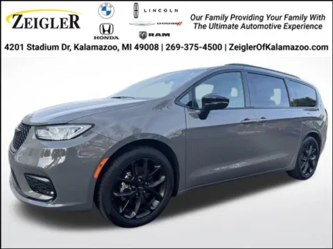 Gray 2025 Chrysler Pacifica Limited for sale in Kalamazoo, MI