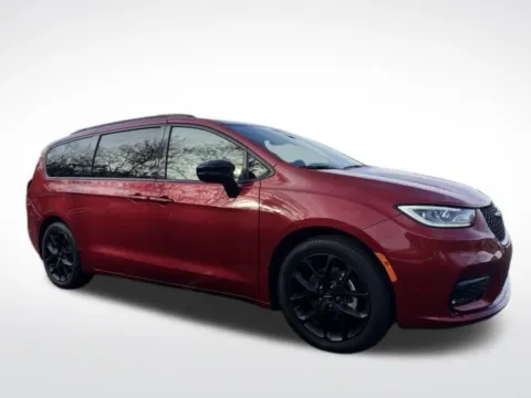 Another view of 2025 Chrysler Pacifica Limited for sale in Kalamazoo, MI at Zeigler BMW of Kalamazoo