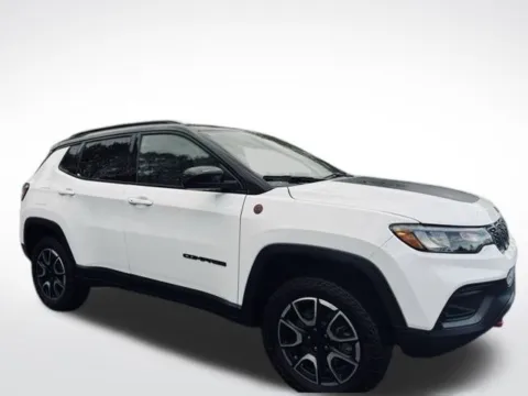 More photos of 2024 Jeep Compass Trailhawk at Zeigler BMW of Kalamazoo, MI