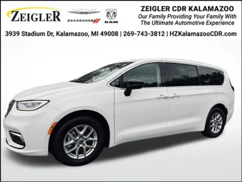 White 2024 Chrysler Pacifica Touring L for sale in Kalamazoo, MI