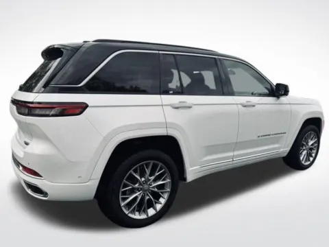 More photos of 2025 Jeep Grand Cherokee Summit at Zeigler BMW of Kalamazoo, MI