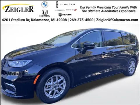 Black 2024 Chrysler Pacifica Touring L for sale in Kalamazoo, MI