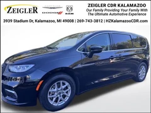 Black 2024 Chrysler Pacifica Touring L for sale in Kalamazoo, MI