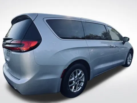 More photos of 2024 Chrysler Pacifica Touring L at Zeigler BMW of Kalamazoo, MI