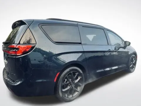 More photos of 2025 Chrysler Pacifica Limited at Zeigler BMW of Kalamazoo, MI