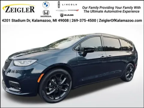 Blue 2025 Chrysler Pacifica Limited for sale in Kalamazoo, MI