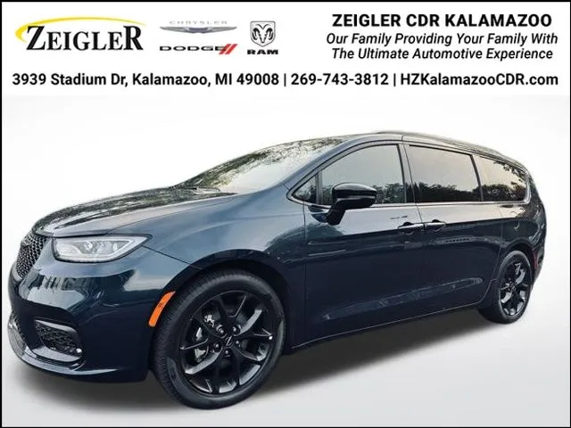 Blue 2025 Chrysler Pacifica Limited for sale in Kalamazoo, MI