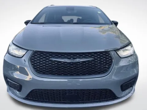 Photos of 2025 Chrysler Pacifica Limited for sale in Kalamazoo, MI at Zeigler BMW of Kalamazoo