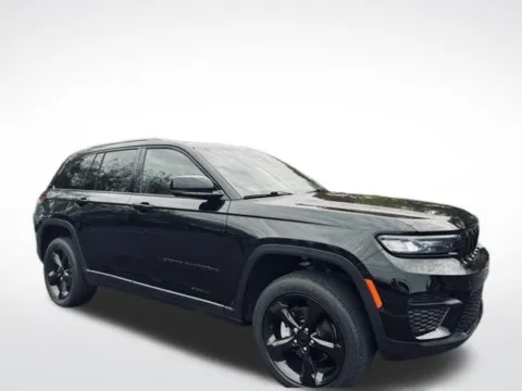 Another view of 2022 Jeep Grand Cherokee Altitude for sale in Kalamazoo, MI at Zeigler BMW of Kalamazoo