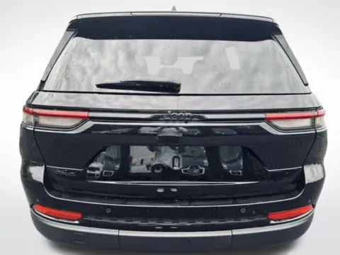 More photos of 2022 Jeep Grand Cherokee Altitude at Zeigler BMW of Kalamazoo, MI