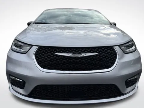 Photos of 2024 Chrysler Pacifica Touring L for sale in Kalamazoo, MI at Zeigler BMW of Kalamazoo