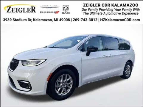 White 2024 Chrysler Pacifica Touring L for sale in Kalamazoo, MI