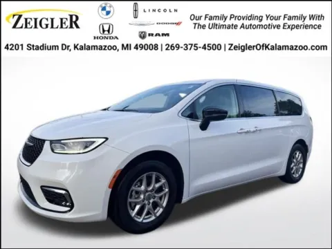 White 2024 Chrysler Pacifica Touring L for sale in Kalamazoo, MI
