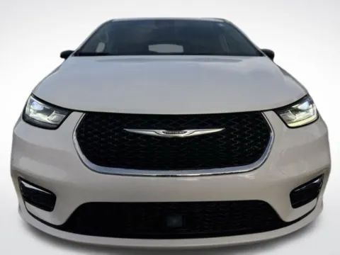 Photos of 2024 Chrysler Pacifica Touring L for sale in Kalamazoo, MI at Zeigler BMW of Kalamazoo