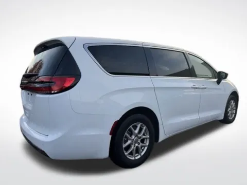 More photos of 2024 Chrysler Pacifica Touring L at Zeigler BMW of Kalamazoo, MI