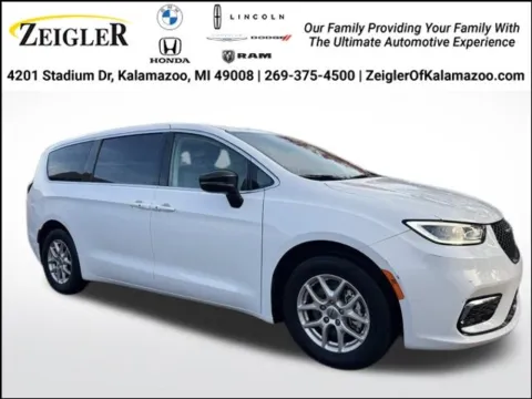 White 2024 Chrysler Pacifica Touring L for sale in Kalamazoo, MI