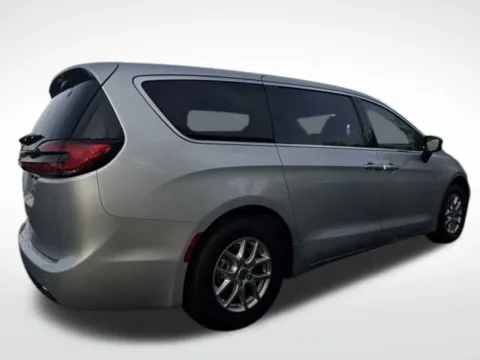 More photos of 2024 Chrysler Pacifica Touring L at Zeigler BMW of Kalamazoo, MI