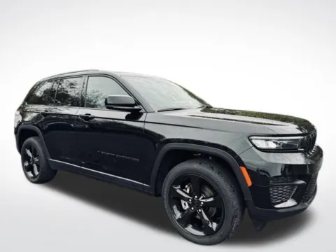 Another view of 2023 Jeep Grand Cherokee Altitude for sale in Kalamazoo, MI at Zeigler BMW of Kalamazoo
