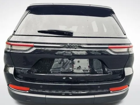 More photos of 2023 Jeep Grand Cherokee Altitude at Zeigler BMW of Kalamazoo, MI